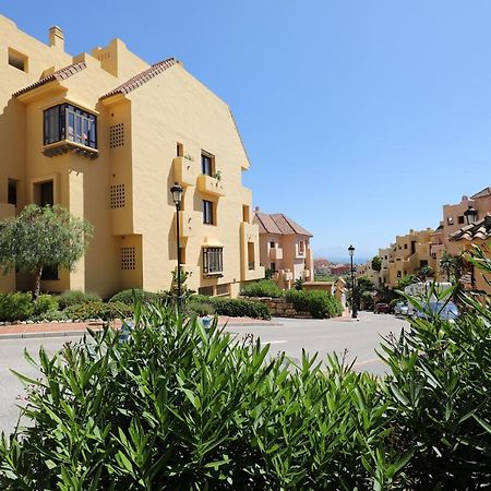 Duquesa Village Apartment - 2 Bed/2 Bath Apartment With Panoramic Sea Views Манилва Экстерьер фото