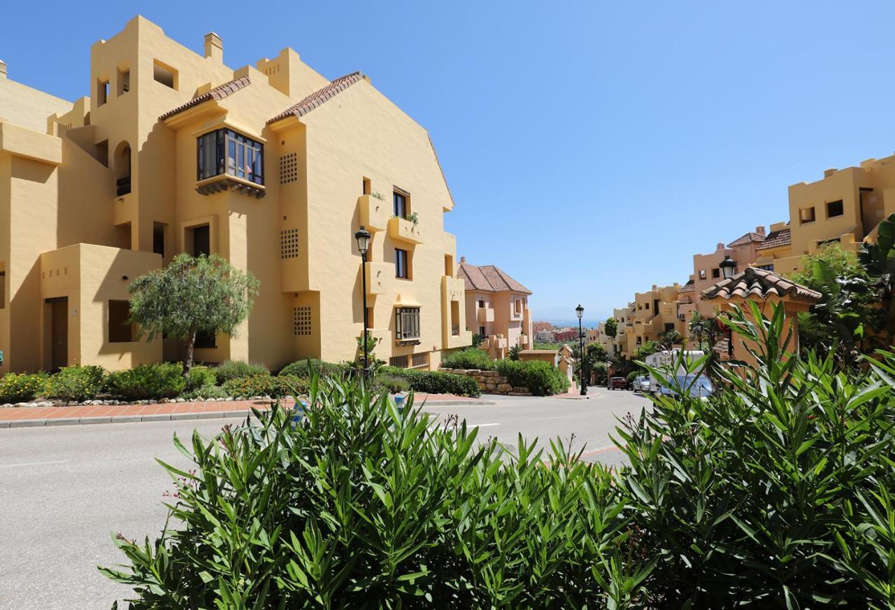 Duquesa Village Apartment - 2 Bed/2 Bath Apartment With Panoramic Sea Views Манилва Экстерьер фото