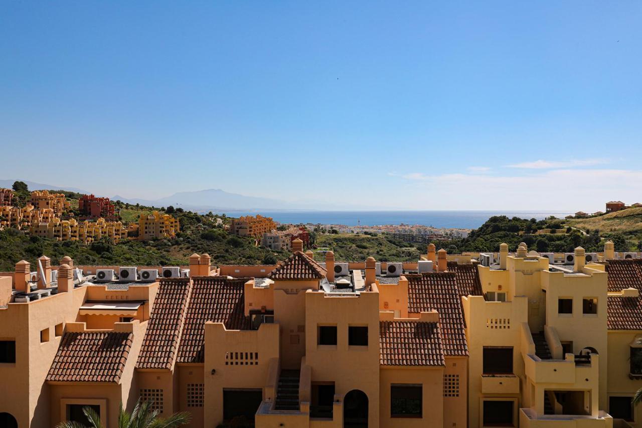 Duquesa Village Apartment - 2 Bed/2 Bath Apartment With Panoramic Sea Views Манилва Экстерьер фото
