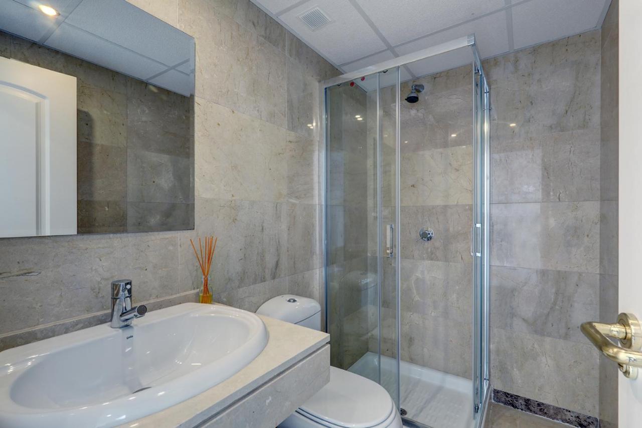 Duquesa Village Apartment - 2 Bed/2 Bath Apartment With Panoramic Sea Views Манилва Экстерьер фото