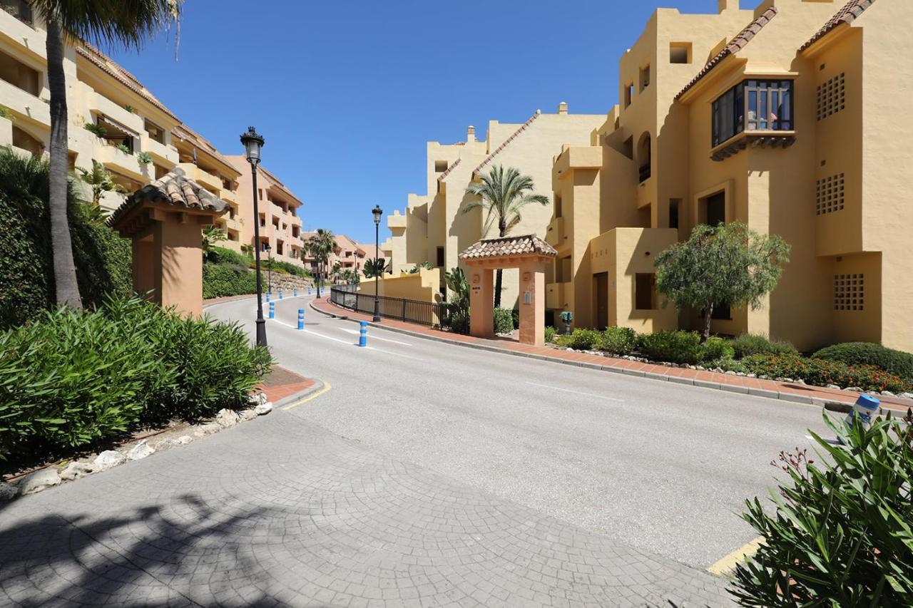 Duquesa Village Apartment - 2 Bed/2 Bath Apartment With Panoramic Sea Views Манилва Экстерьер фото