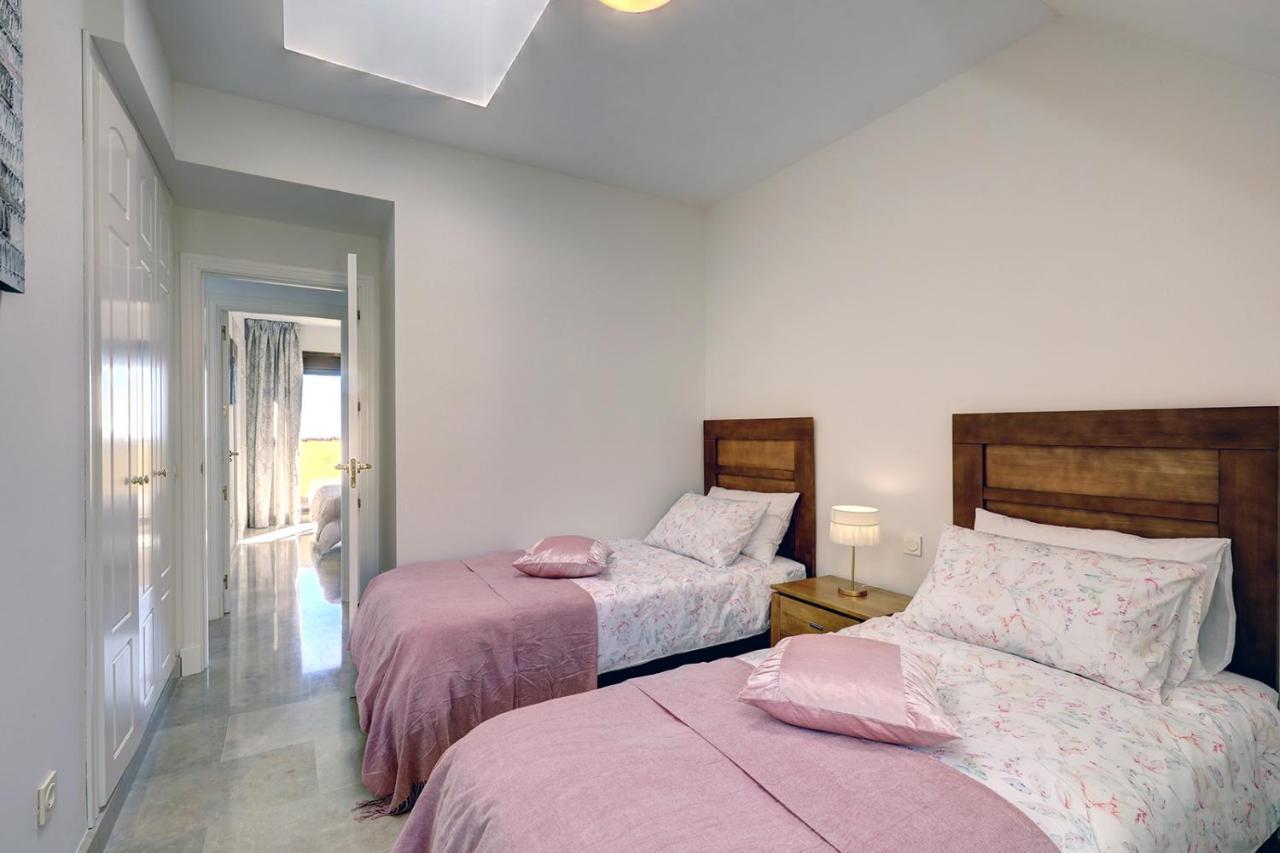 Duquesa Village Apartment - 2 Bed/2 Bath Apartment With Panoramic Sea Views Манилва Экстерьер фото
