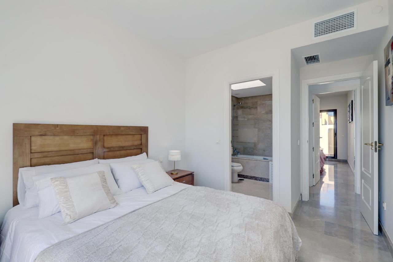 Duquesa Village Apartment - 2 Bed/2 Bath Apartment With Panoramic Sea Views Манилва Экстерьер фото