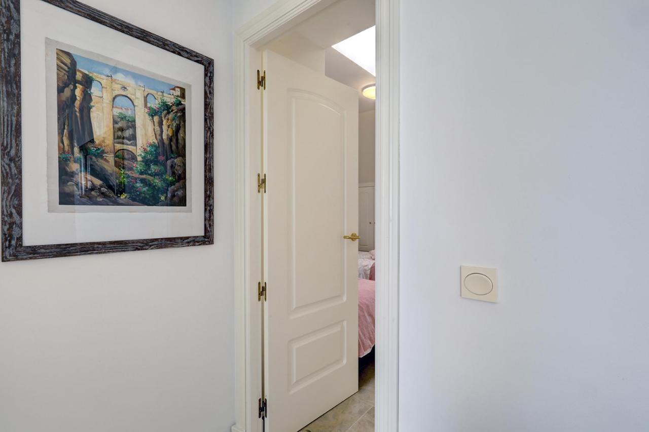 Duquesa Village Apartment - 2 Bed/2 Bath Apartment With Panoramic Sea Views Манилва Экстерьер фото
