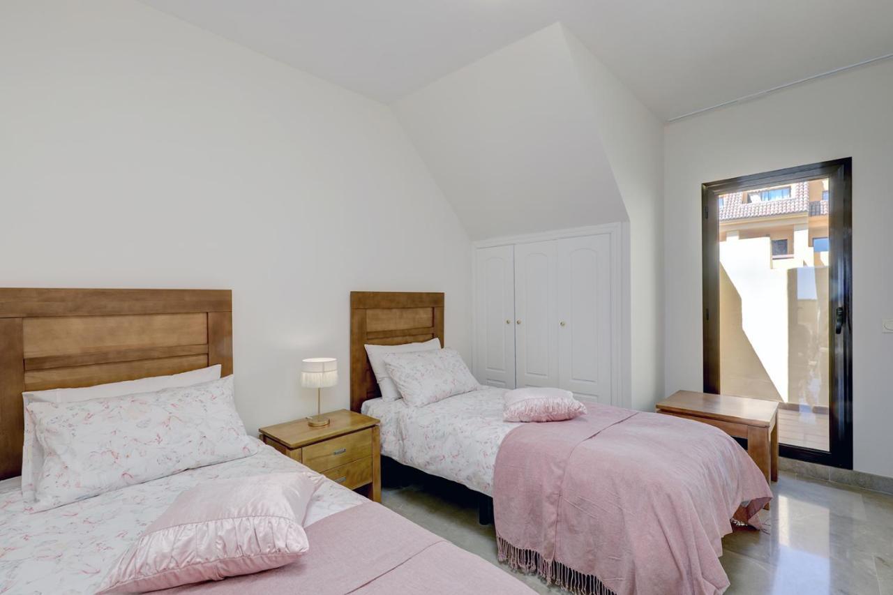 Duquesa Village Apartment - 2 Bed/2 Bath Apartment With Panoramic Sea Views Манилва Экстерьер фото