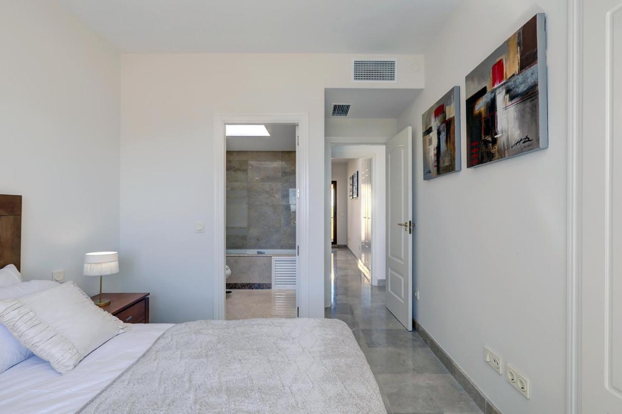 Duquesa Village Apartment - 2 Bed/2 Bath Apartment With Panoramic Sea Views Манилва Экстерьер фото