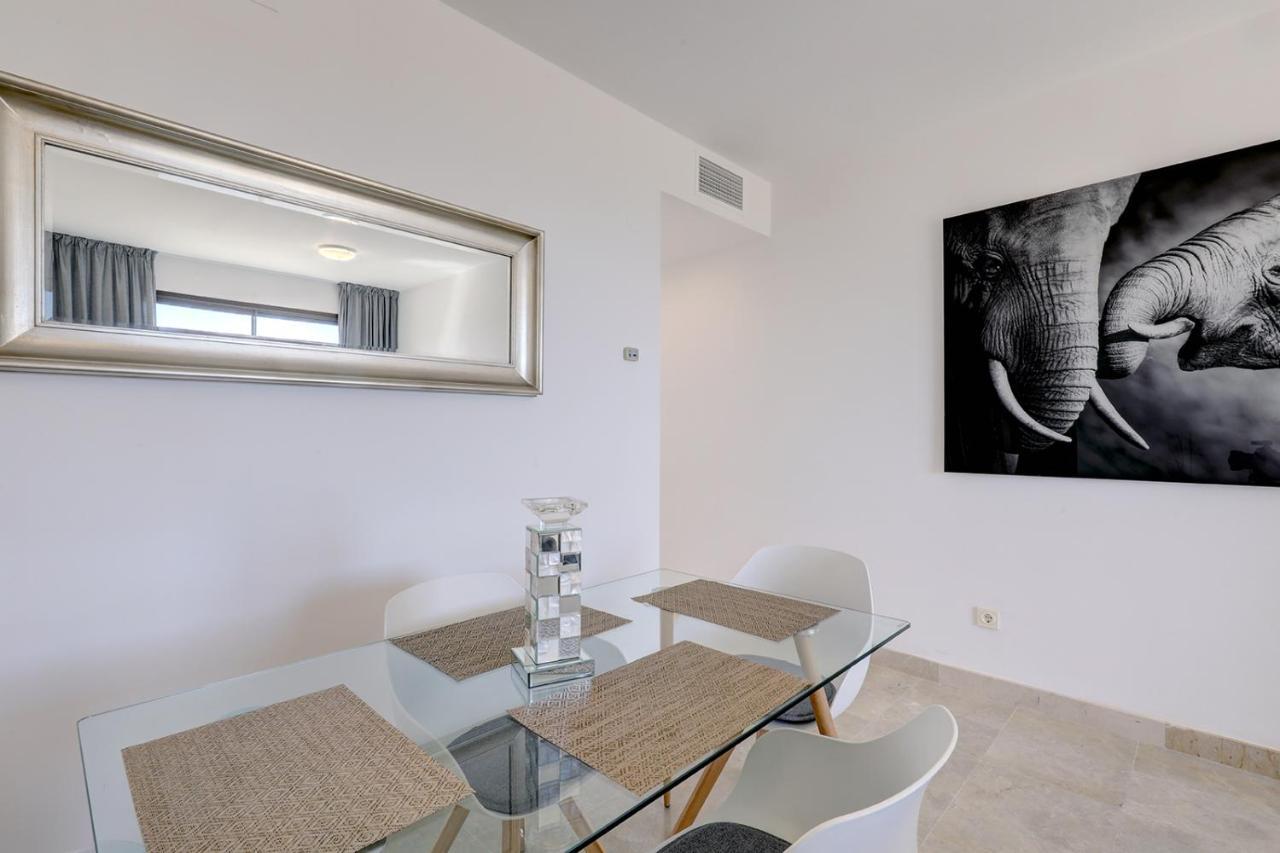Duquesa Village Apartment - 2 Bed/2 Bath Apartment With Panoramic Sea Views Манилва Экстерьер фото